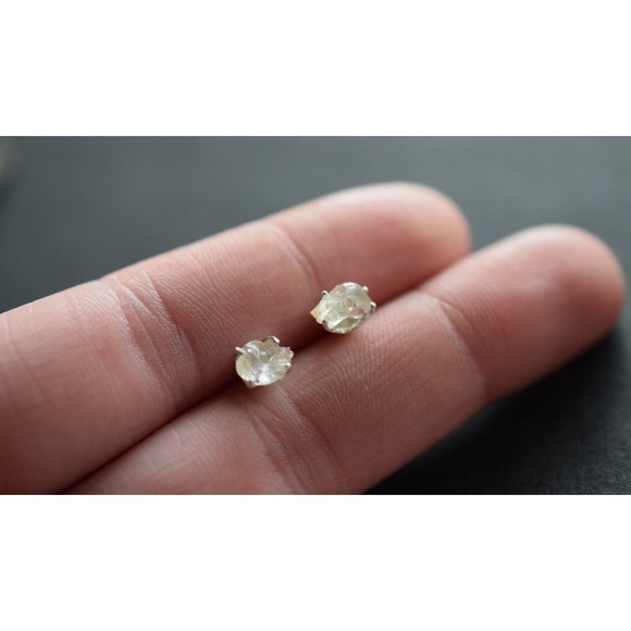 Sterling silver stud earrings, alternative diamond, uncut natural gemstones - Picture 2 of 3